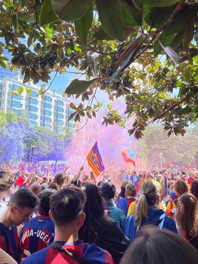 开云登录-【现场】圣马梅斯成红蓝海洋，巴萨女足开创全新时代